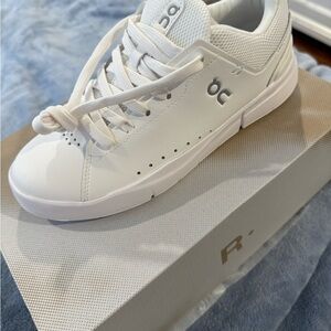 On cloud the Rodger advantage tennis